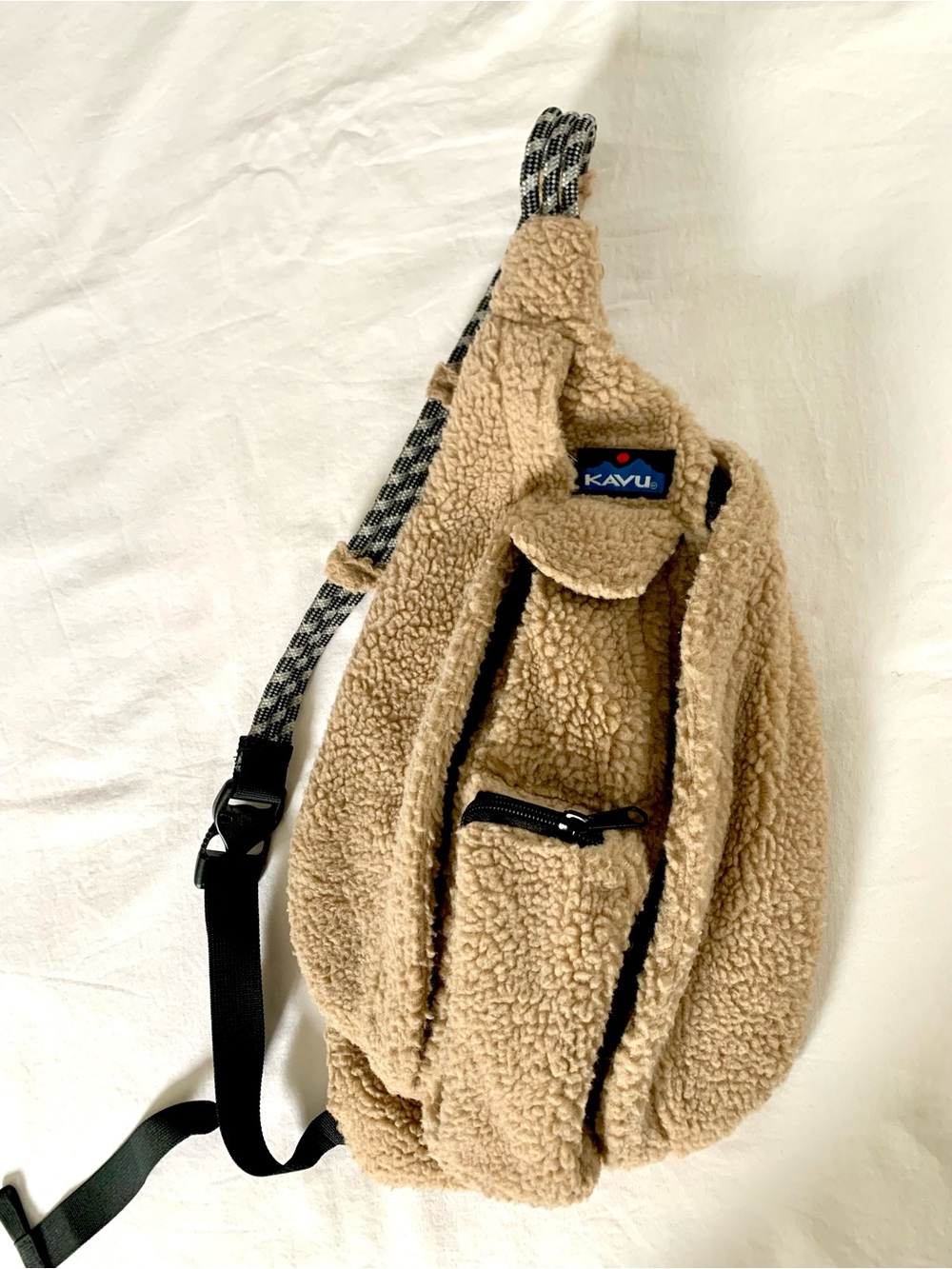 Kavu Sherpa Fleece Rope Sling Bag. Tan color. Crossbody